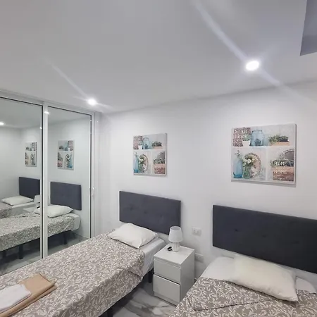 Casa Palmera 2 Only 150 Meters To The Beach, Heated Pool, Wifi, Sat-tv, Terrace, Location, Washing Machine Apartment Playa de las Americas (Tenerife)